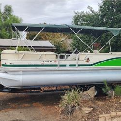 Pontoon Boat 