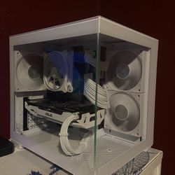 🧊 Minimalist White “Fish Tank” Gaming PC – Clean, Cool, Ready to Go! 🎮💻 Negotiable