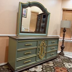 🪞 Vintage Dresser with Mirror – Restored Green & Gold / Gavetero Vintage con Espejo Verde y Dorado Restaurado