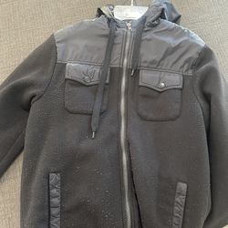 Black sweater Decree