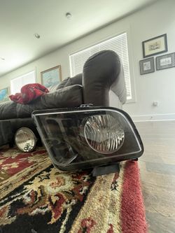05-09 Ford Mustang Headlights 