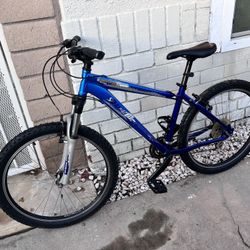 Specialized hardrock shimano 8speed 17” MTB Bike 