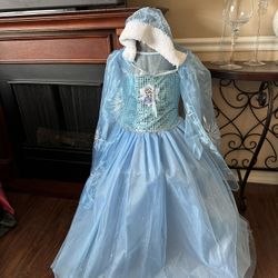 Dress Bella, Elsa, Cruella, Wends day  And Chucky