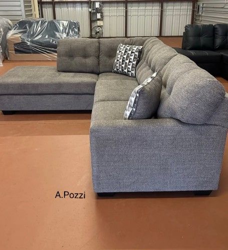 AP🎉 2 Piece Sectional Couch With Chaise// Financing & Delivery Available