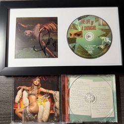 TAYLOR SWIFT SIGNED AND FRAMED THE LIFE OF A SHOWGIRL #2 CD AUTOGRAPH