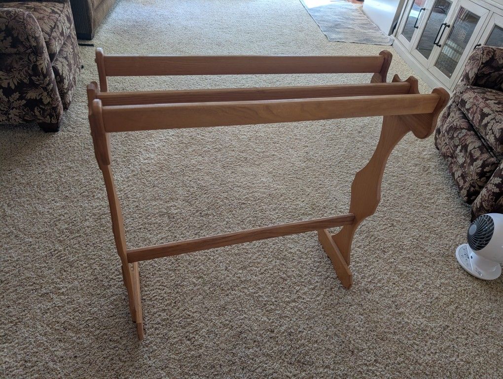 Quilt/Blanket Rack (Wood)