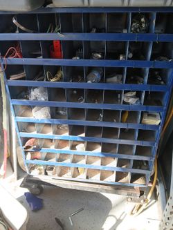 Screw bin