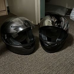 MOTORCYCLE HELMET BUNDLE!! 2 Helmets in really good condition 1 is Carbon Clear Visor and the other is Glossy Black Silver Visor!