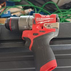 Milwaukee m12 hammer drill (with battery 4.0)