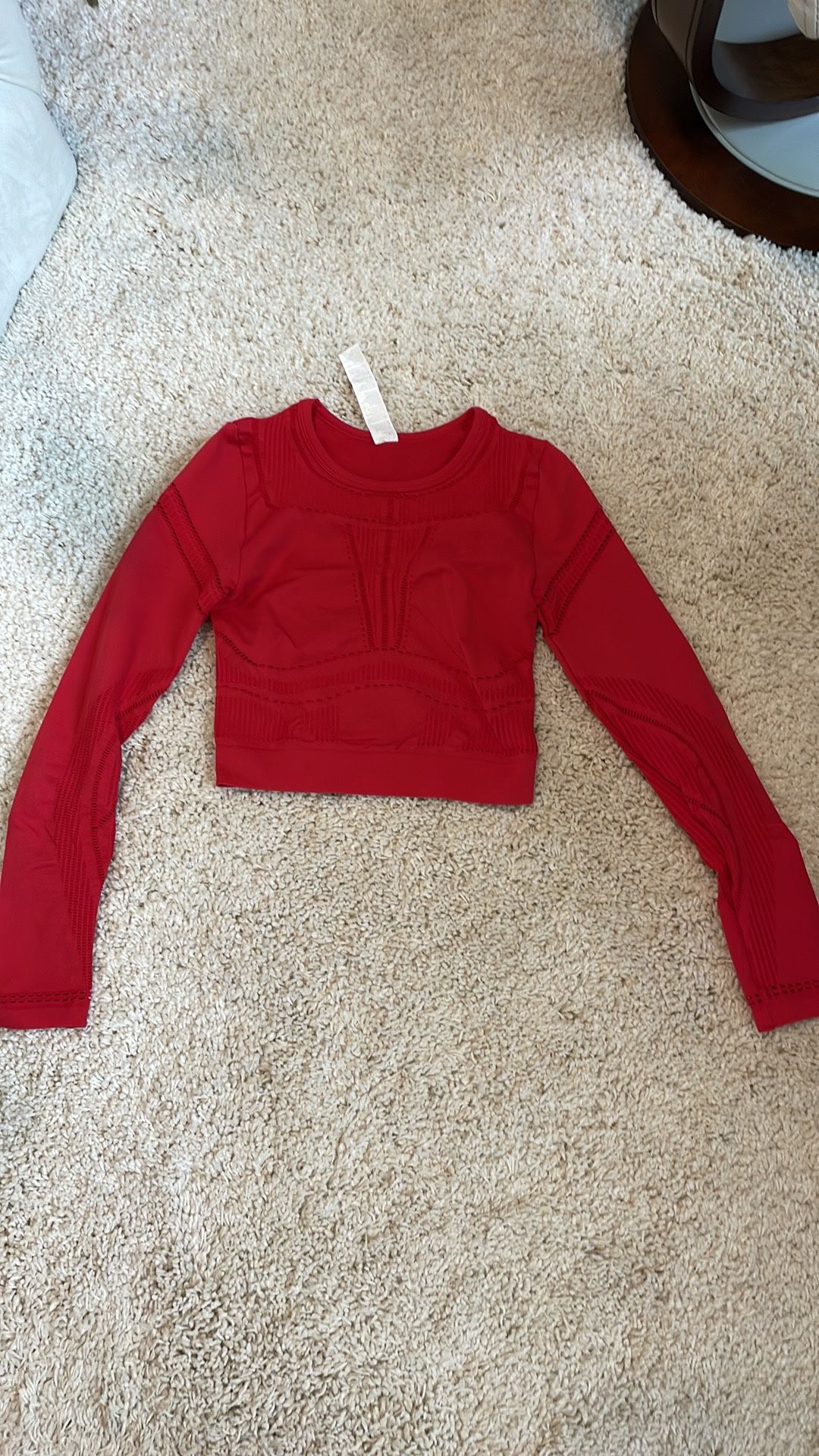 Red Fabletics long sleeve athletic workout crop top stretchy tight small
