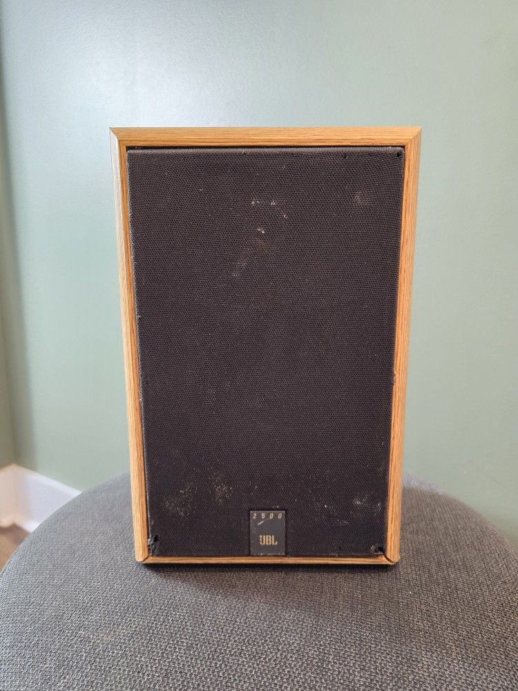JBL 2500 Bookshelf Speaker Compact Home Audio  Oak Wood