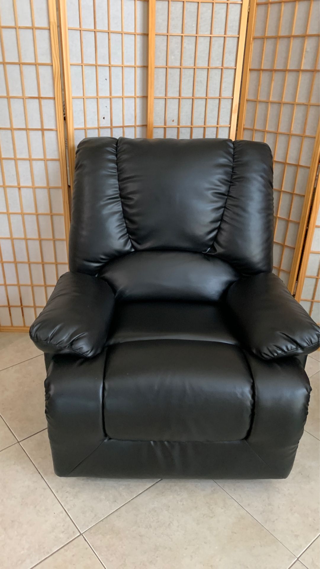 Serta Electric Massage and Recliner Leather Black “New” Open Box