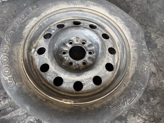 One 18-inch 6 lug steel Ford truck rim, fits F150, Expedition, and Lincoln Navigator