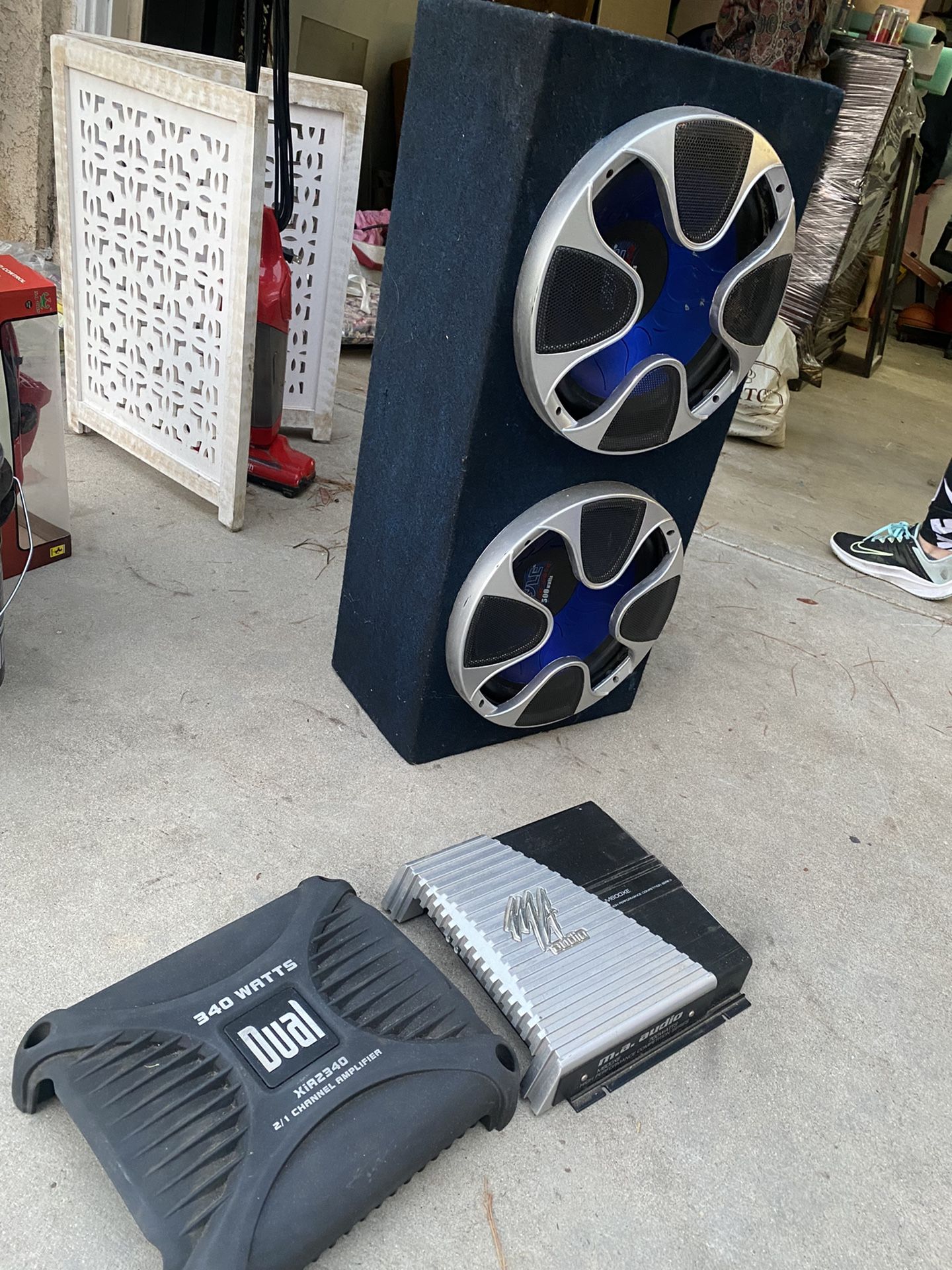 Sub Woofer With 2 Amplifiers Over 1000s