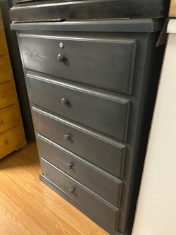 New Pinewood Dresser With Locked
