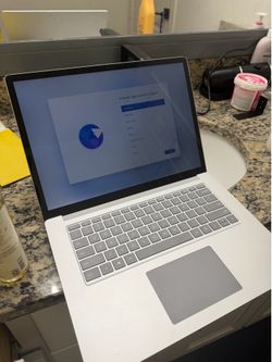Microsoft Surface Laptop 3 15" -i5/8GB RAM / 256GB SSD - Charger Included