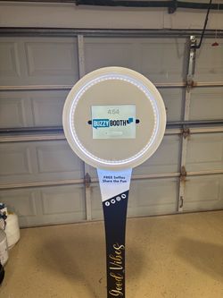 Photo stand for selfies
