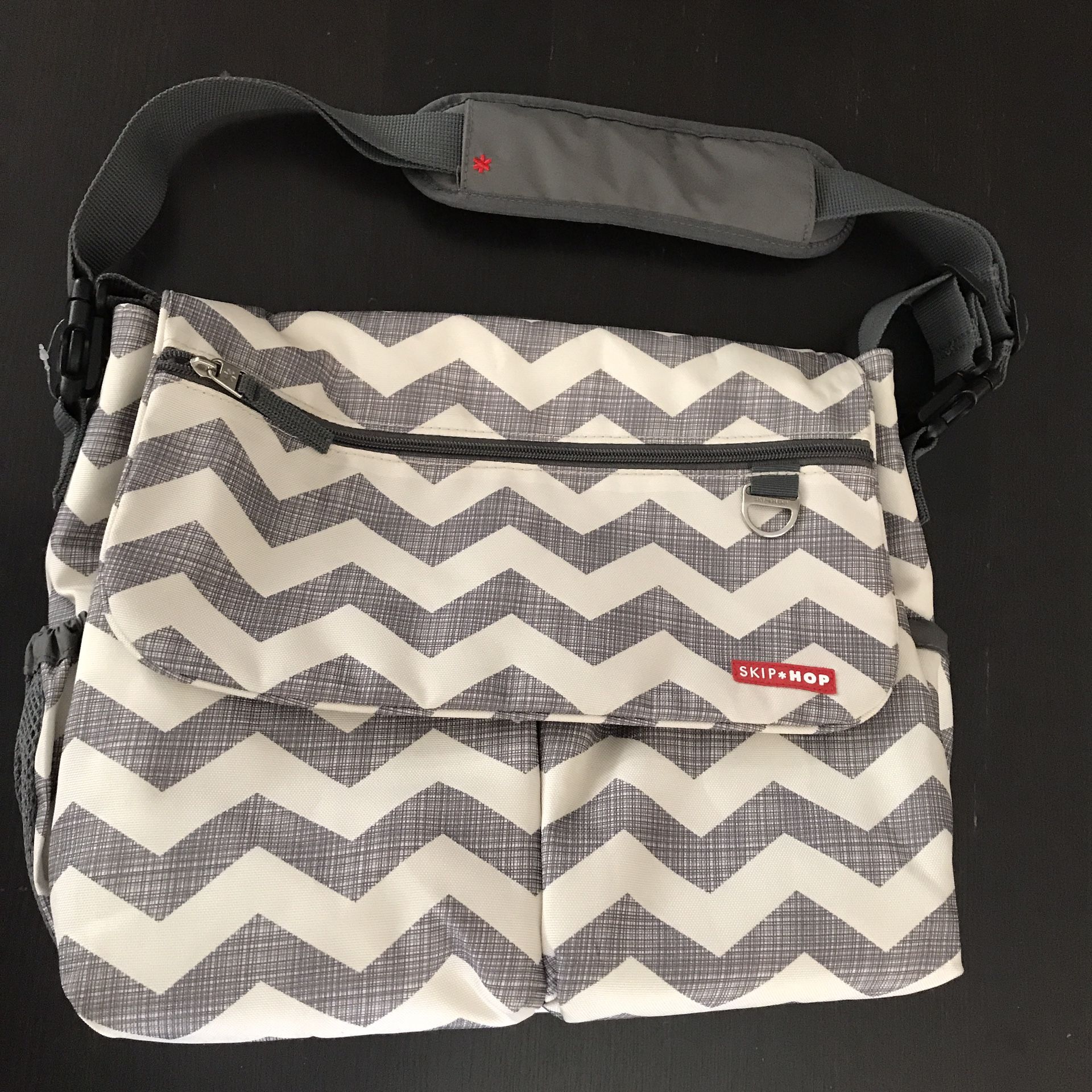 Zig zag SKIP HOP Diaper Bag NEW with diaper pad