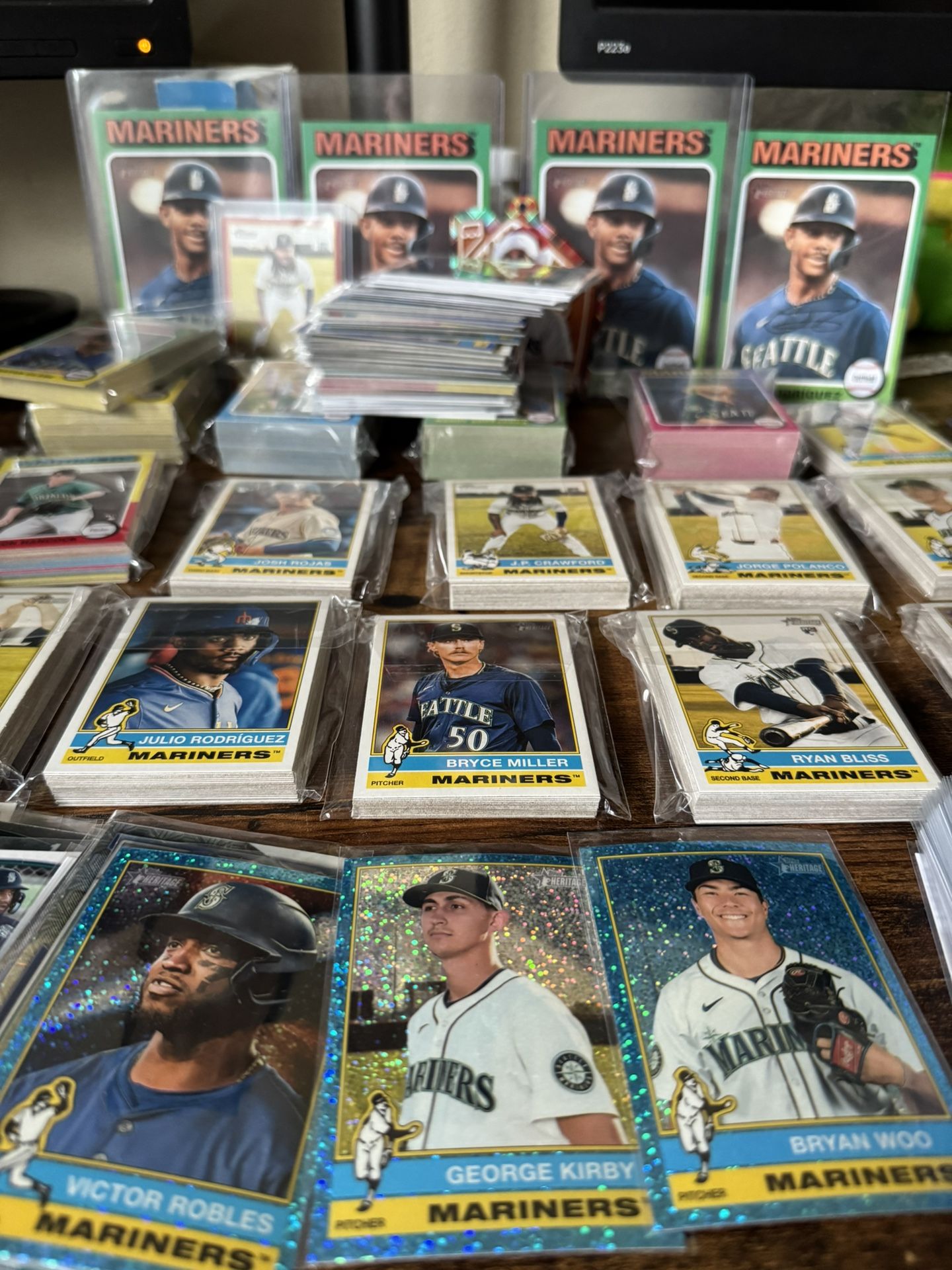 **Seattle Mariners Baseball Card Lot**