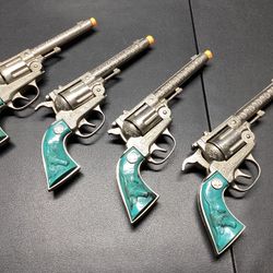 Rare Vintage 1955 Turquoise Blue Hubley Texan .38 Holster Set of 4 TOY CAP GUNS