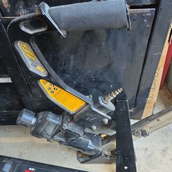 Flooring nail gun