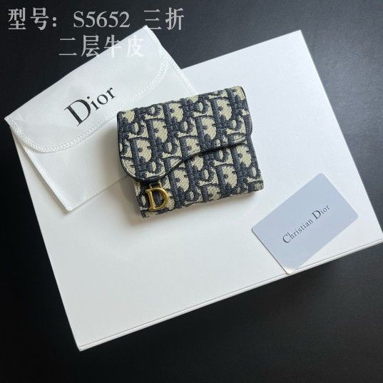 DIOR tri-fold wallet ❤️