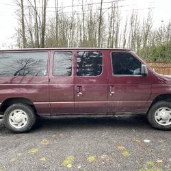 2008 Ford E150 12 Passenger Van