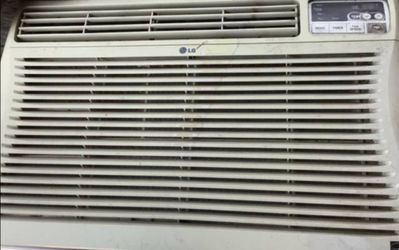 (220 PLUG)LG 18,000 BTU WINDOW UNIT! BLOWS COLD WORKS AS DESIGNED! ASKING $100
