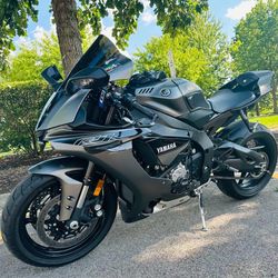 2016 Yamaha R1S