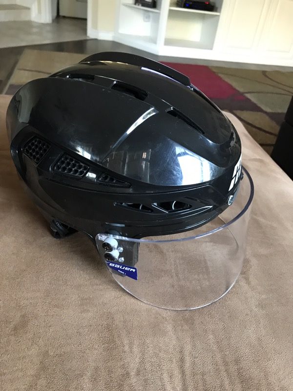 Mission medium hockey helmet w/ BAUER shield
