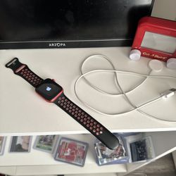Apple Watch Red Series 6 (44mm)