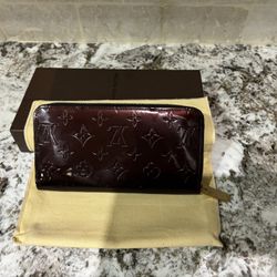 Louis Vuitton Authentic Wallet (Vernis Zippy Wallet Rouge)