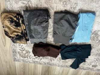 Six pairs of women’s leggings all new