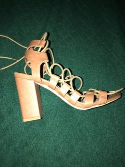 Heels 👠 size 6.5 (7 )