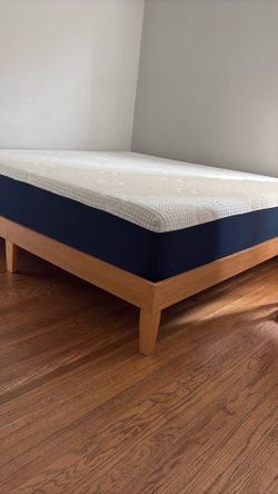 Sealy Memory foam King Mattress/bed frame