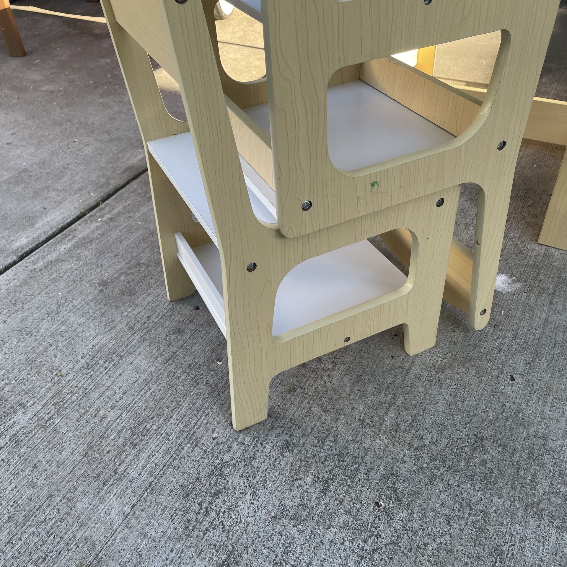 Toddler activity table and 2 chairs