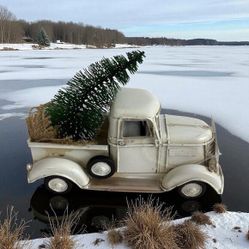 White metal truck with Christmas tree / Christmas decorations