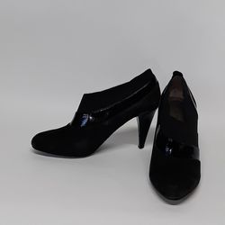 Adrienne Vittadini Black Suede leather Booties