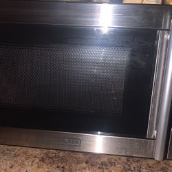 BLACK +DECKER MICROWAVE