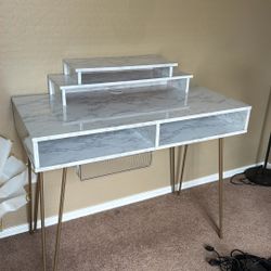 Office Dest With Computer Stands