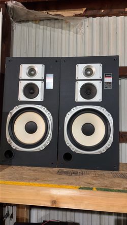 Vintage tower speakers