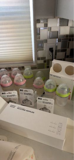 Comotomo baby bottle set (include new bottles and new nipples)