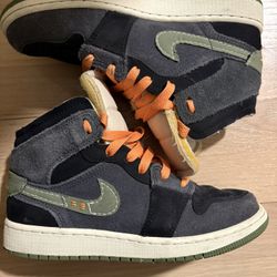 Kids Youth Size 4 Nike Shoes 