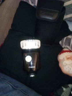 Cannon Speedlite $320 New With Case