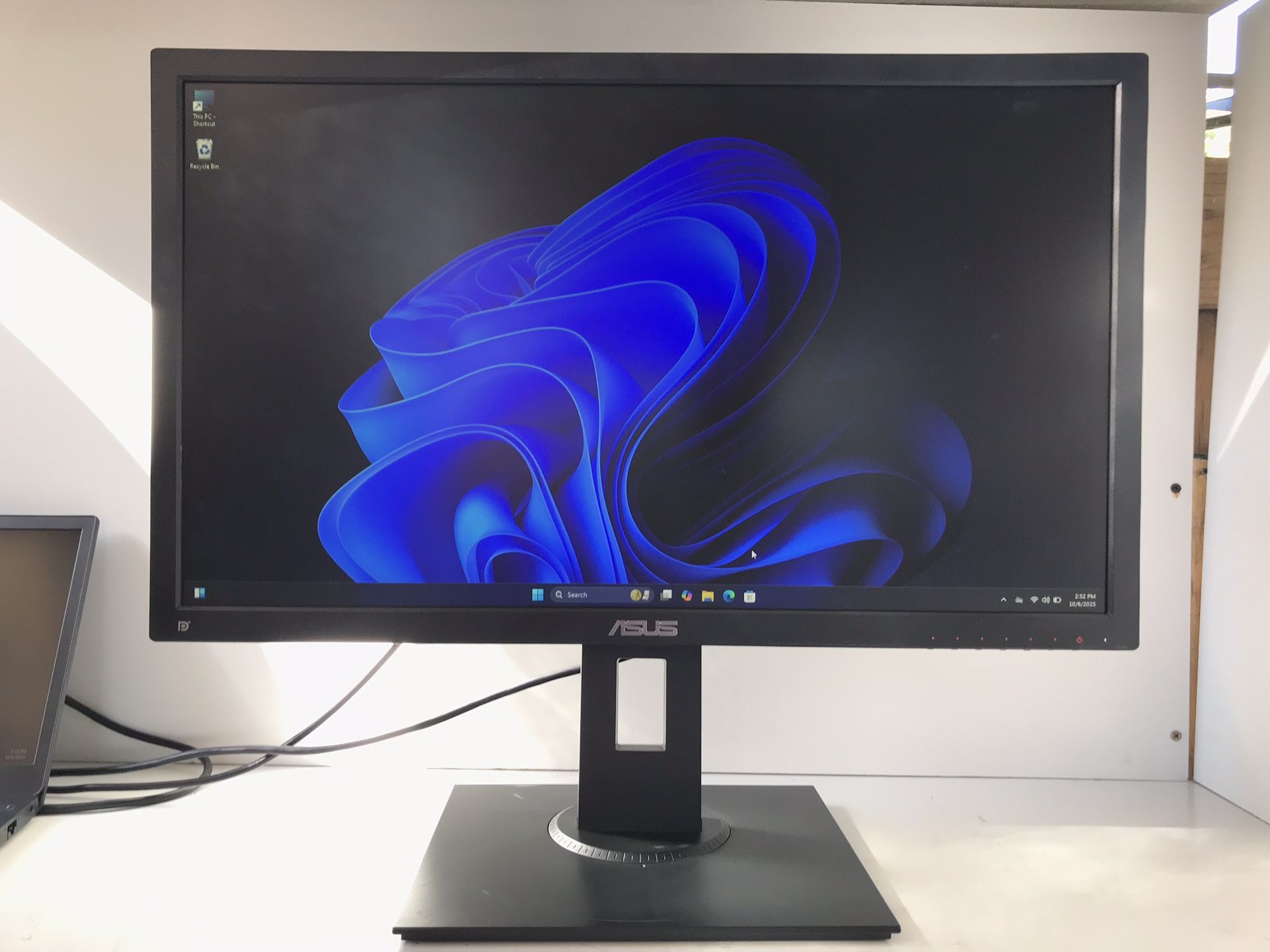 *ASUS VP248QGL 24” Full HD 1920x1080 1ms 75hz** *Monitor is used . full test it ** Price $ 75. **