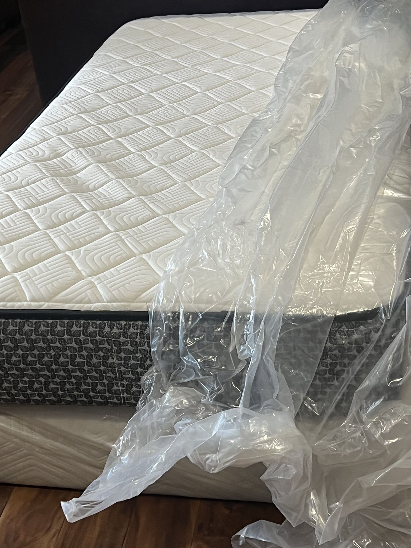NEW TWIN SIZE MATTRESS WITH BOX SPRING DELIVERY AVAILABLE for Sale in San Antonio, TX OfferUp