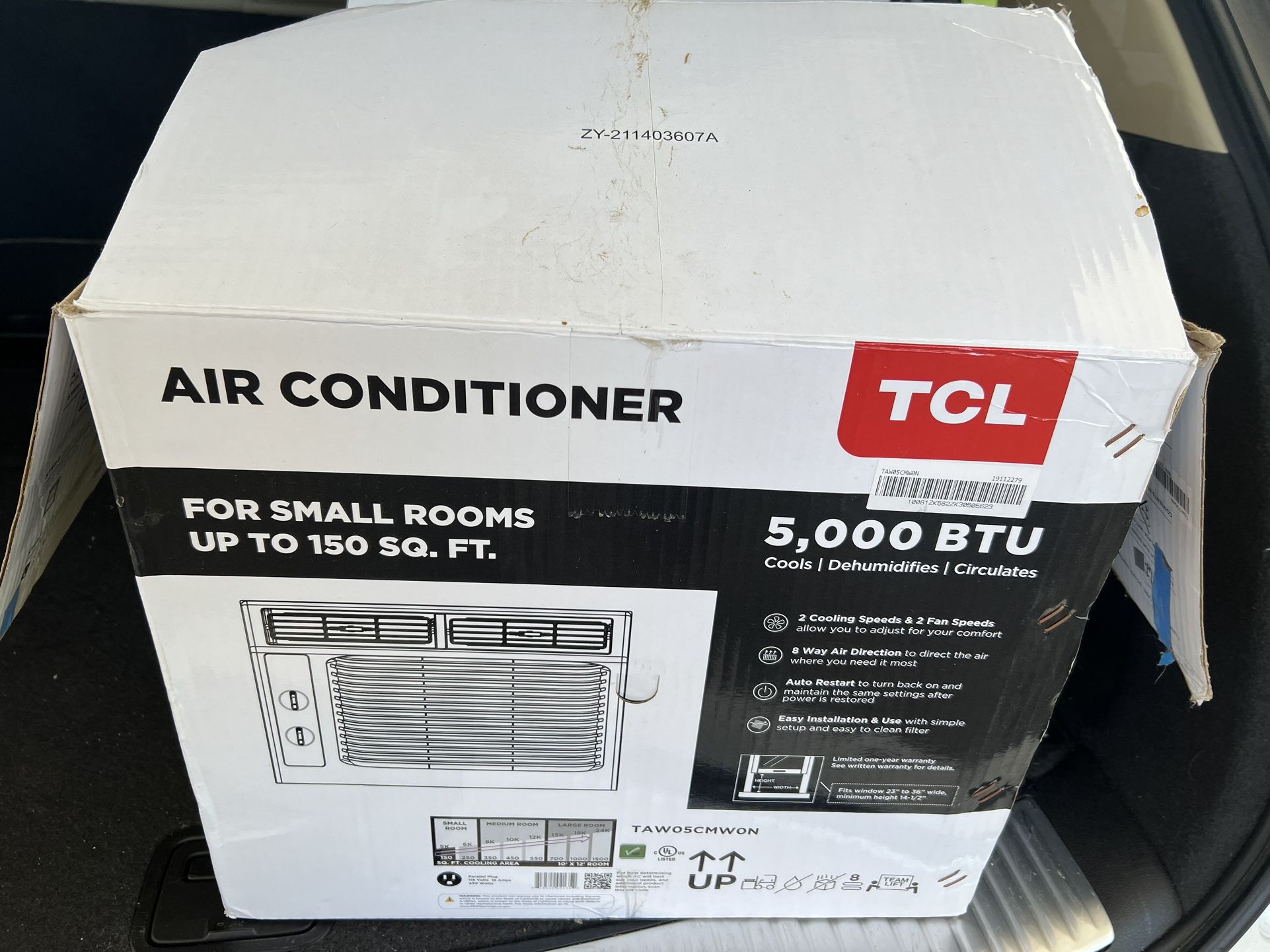 Like New Air conditioner with Bracket