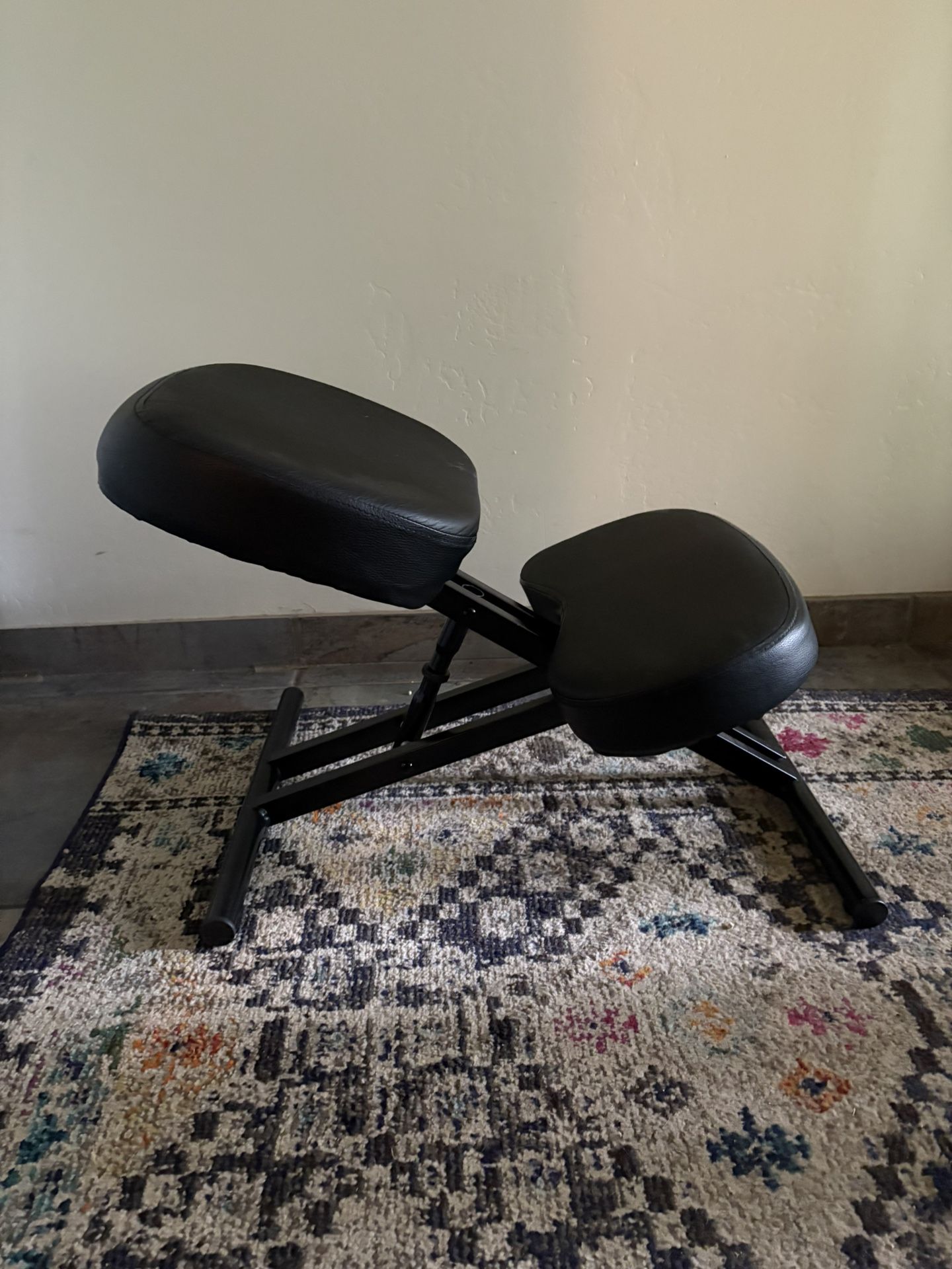 Kneeling chair