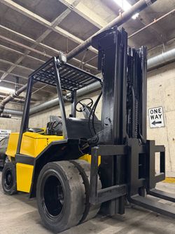 YALE 8,000 lb DIESEL forklift,3 stage , DOUBLE PNEUMATIC TIRES