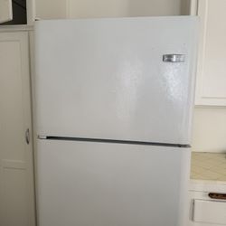 Frigidaire Refrigerator 